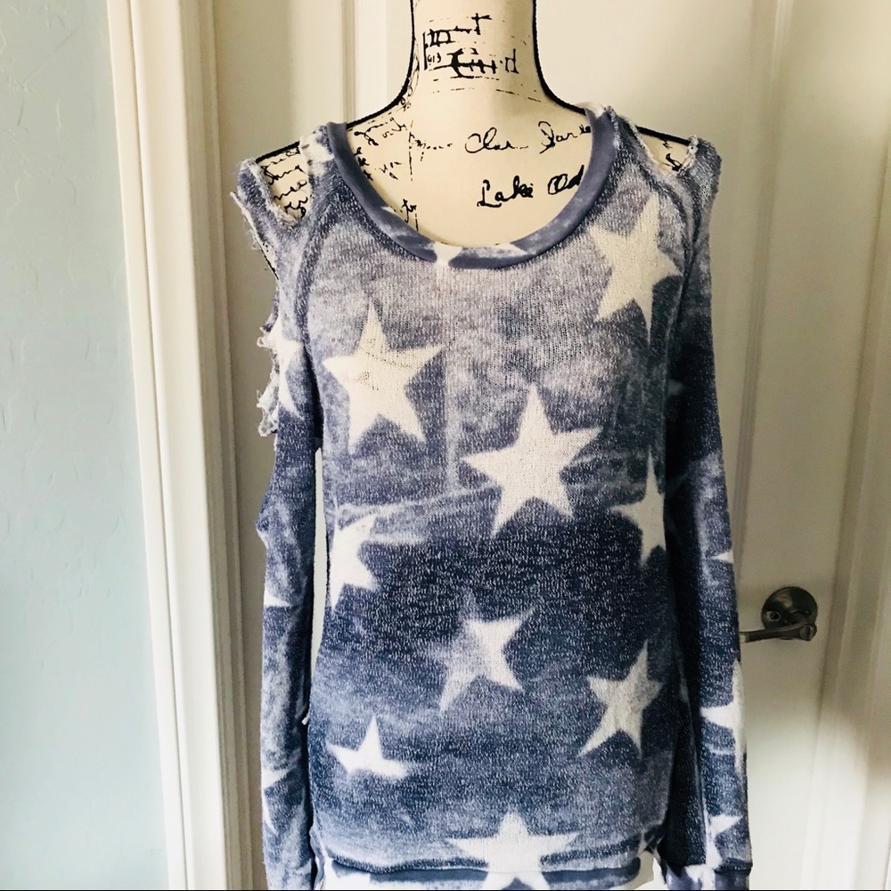 Tranquille Star  Cold-shoulder Sweater Small